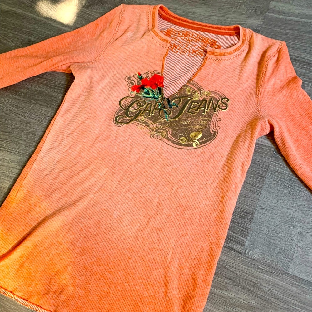 REALLY COOL GAP TEE !!